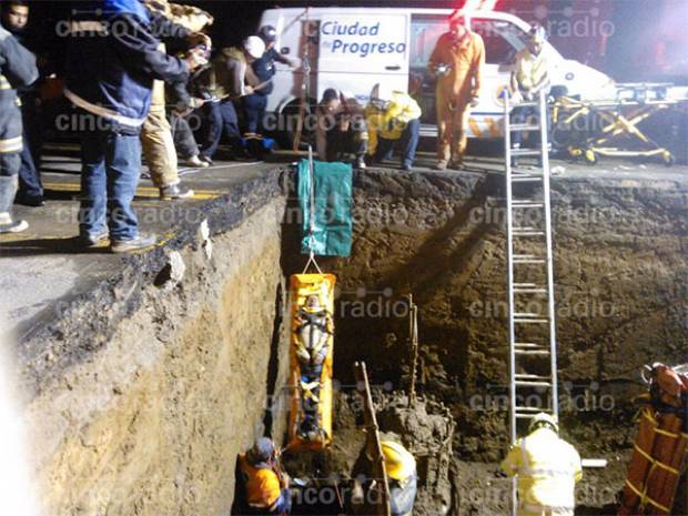 Caen dos trabajadores en excavación del Viaducto elevado de Puebla