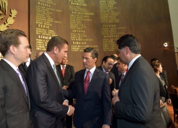 Moreno Valle acompaña a EPN en conmemoración de la Constitución