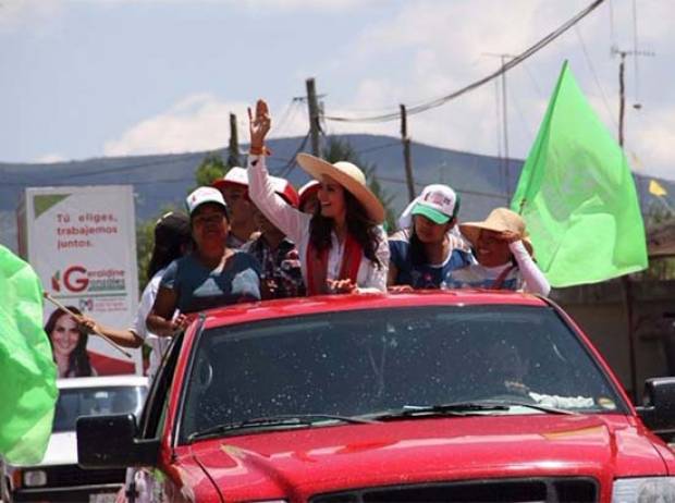 Acusan a Geraldine González de repartir despensas a cambio de votos; ella lo niega