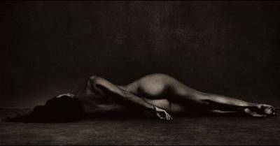 Kourtney Kardashian, al desnudo en exposición de arte y Vanity Fair