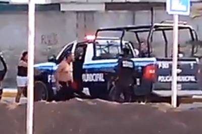 VIDEO: Policías de Cholula golpean a hombre con síndrome de Down