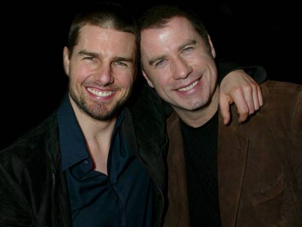 Tom Cruise y John Travolta mantienen relación homosexual desde 1985