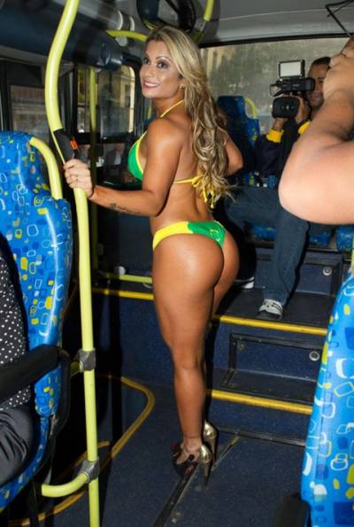 FOTOS: Aspirante a Miss Bumbum, el mejor trasero de Brasil, viaja en bikini