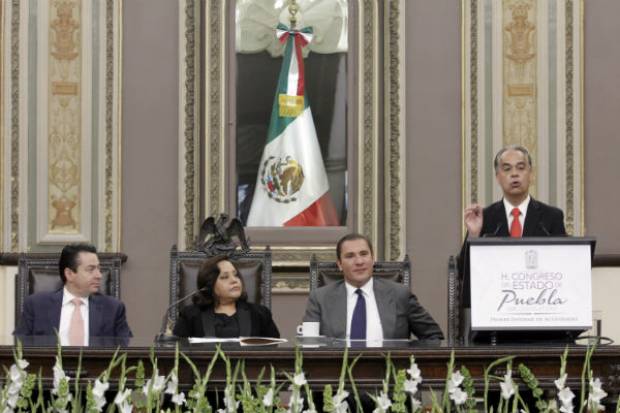 Giorgana rindió su informe como presidente del Congreso de Puebla