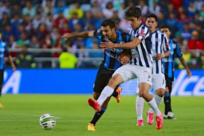 Pachuca con medio boleto a la final, Santos y Chivas aburrieron con empate