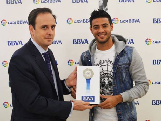 Carlos Vela recibió premio como mejor jugador de la liga española en noviembre