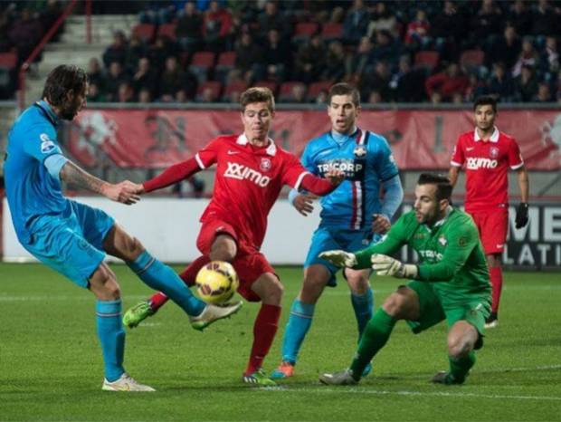 Tecatito Corona puso pase para gol en victoria del Twente en Holanda