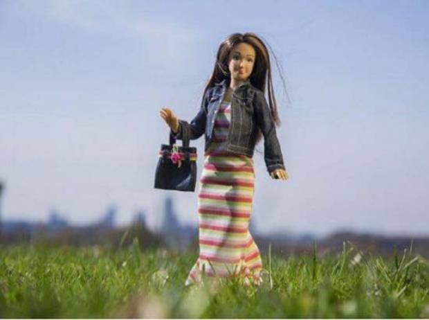 Lanzan Lammily, la &quot;anti-Barbie&quot; con granos y celulitis