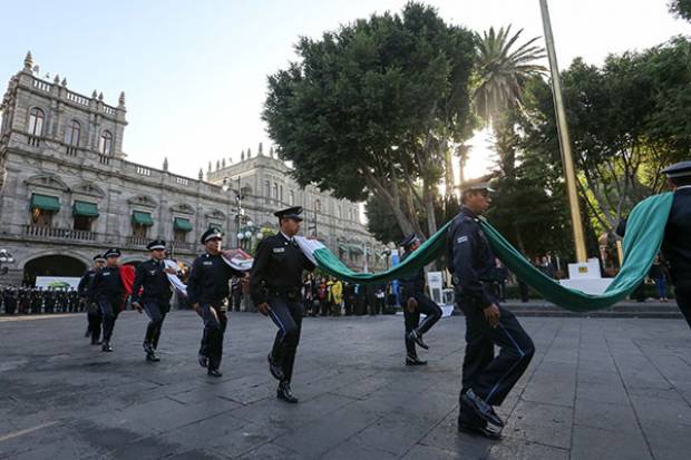 Síndico de Puebla encabeza ceremonia del Día de la Bandera