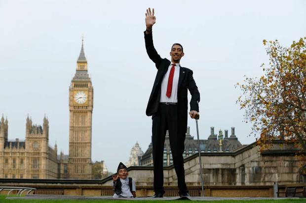 Hombre más alto y más pequeño del mundo se reúnen en Londres