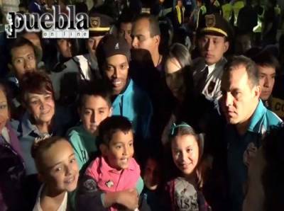 Cuauhtémoc Blanco y Ronaldinho se toman la foto del recuerdo