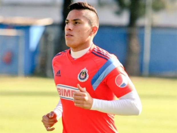 Carlos Salcedo fue presentado con Chivas, le reclaman gusto por América