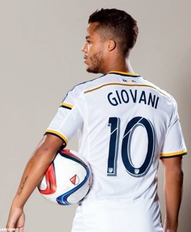 Gio ya presume jersey de LA Galaxy con el dorsal 10