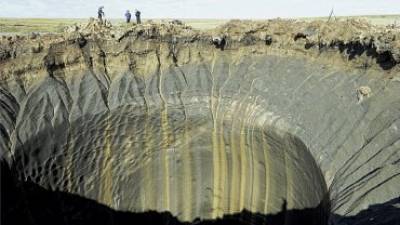 VIDEO: Hallan cráteres gigantes en Rusia