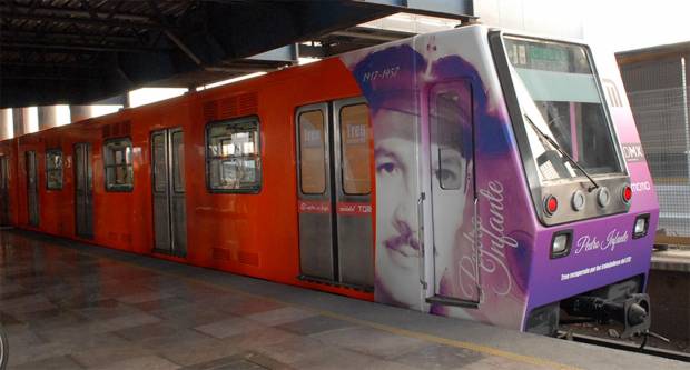 Línea B del Metro rinde homenaje a Pedro Infante por aniversario luctuoso