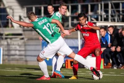 Tecatito Corona anotó en triunfo 2-1 del Twente ante Heracles Almelo