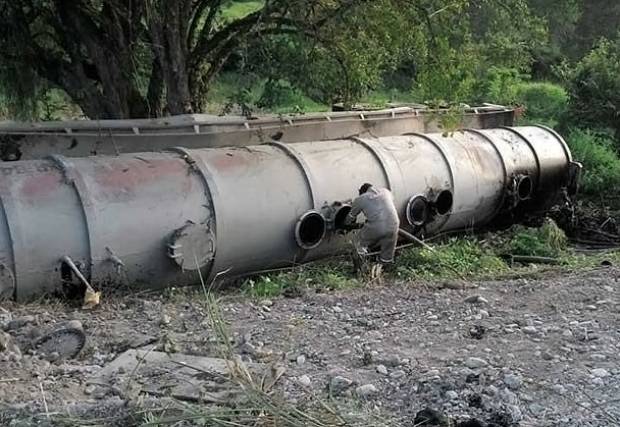 Derrame de aceite deja a 7 mil personas sin agua en la Sierra Norte