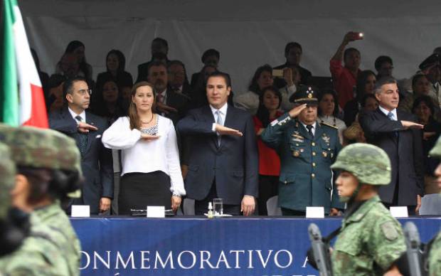 RMV y Gali encabezan ceremonia y desfile del CCV Aniversario de la Independencia