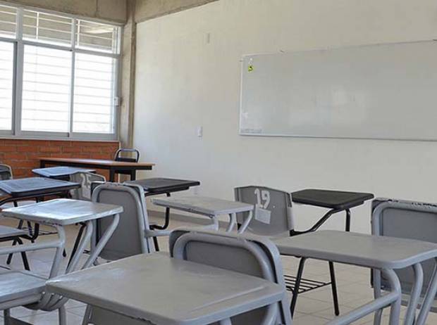 Alumna de secundaria de Puebla aborta en el baño de la escuela