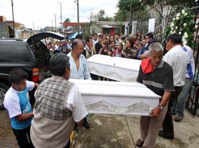 Sepultan en Huauchinango a los tres menores muertos en alud