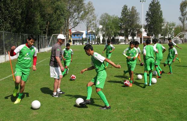 Entrenadores de la Bundesliga dan curso en Deportivo VW de Puebla