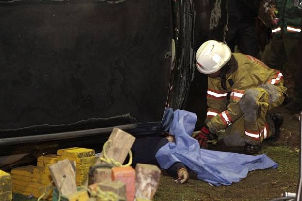 Un muerto y dos heridos, saldo de volcadura en el bulevar 5 de Mayo