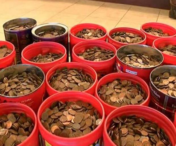 Hombre depositó 226 kilos de monedas en un banco de Texas