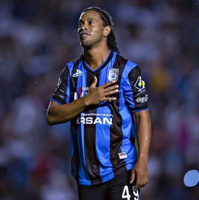 Ronaldinho se despidió de Gallos Blancos y México