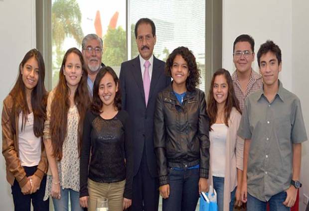 Alumnos de prepas BUAP van viaje de estudios a EU