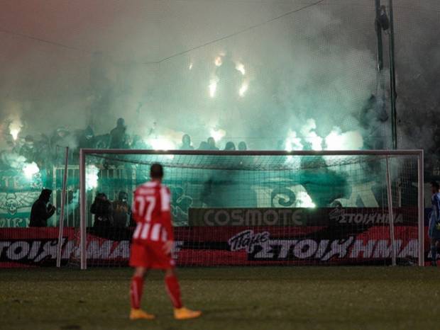 Grecia suspende liga de futbol por brotes de violencia en estadios