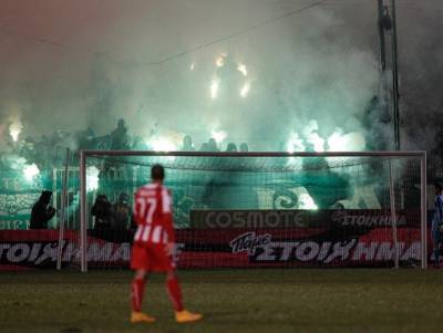 Grecia suspende liga de futbol por brotes de violencia en estadios