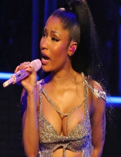 Nicki Minaj, con pezón al aire en pleno concierto en Canadá