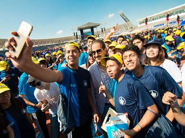 Esparza Ortiz da la bienvenida a 15 mil alumnos de nuevo ingreso de la BUAP