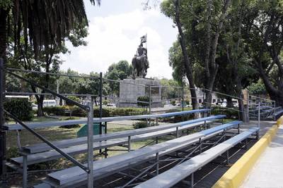 Impiden instalación de gradas de madera en desfile del 5 de Mayo