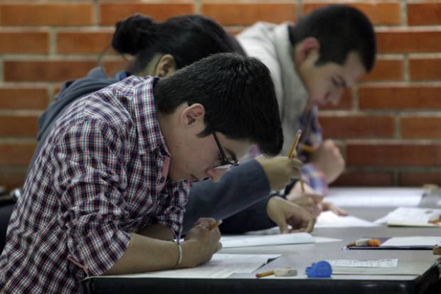 Más de 30 mil estudiantes en Puebla están endeudados con bancos