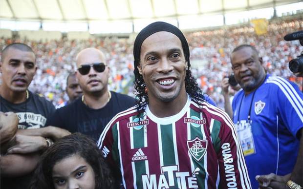 Ronaldinho abarrotó el Maracaná para su presentación con Fluminense