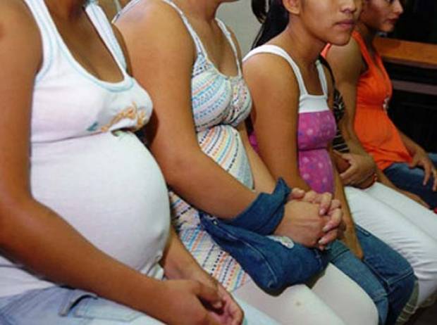 Se embarazaron 22 mil adolescentes poblanas en 2014: SINAC