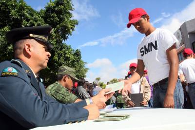 Entregan cartillas liberadas a conscriptos del Servicio Militar