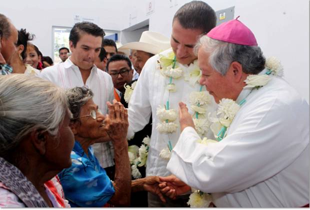 RMV inaugura obras en el pueblo del arzobispo Víctor Sánchez