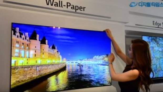 LG presenta pantalla OLED flexible y que se adhiere a las paredes