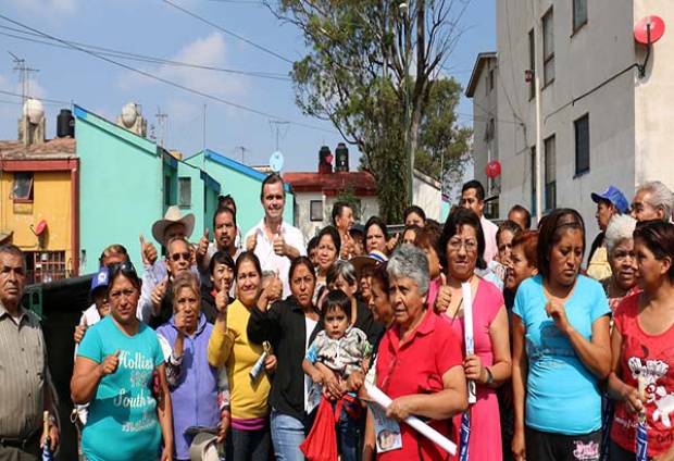 Seguiremos dignificando las unidades habitacionales de Puebla: Xabier Albizuri