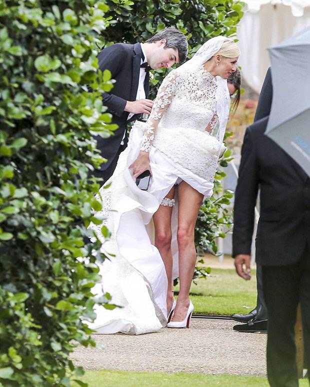 Nicky Hilton enseñó de más en plena boda