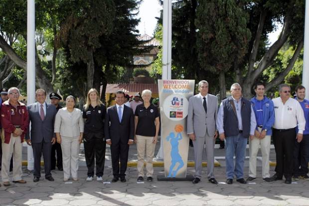 Izan en Cholula banderas de participantes en torneo FIBA Américas 2016 Femenil