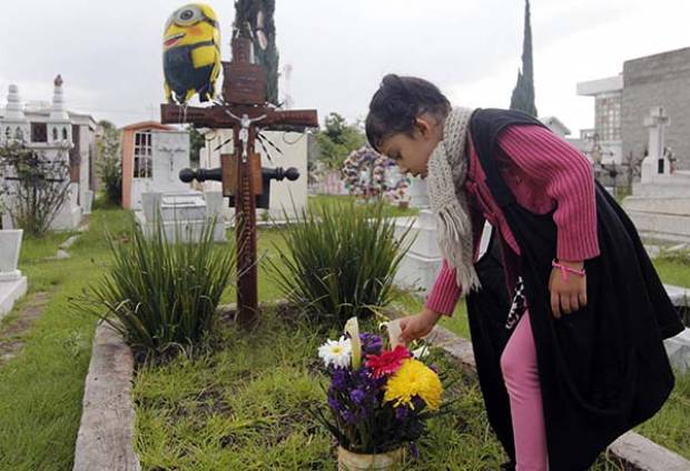 Saldo blanco por Día del Padre en panteones de Puebla