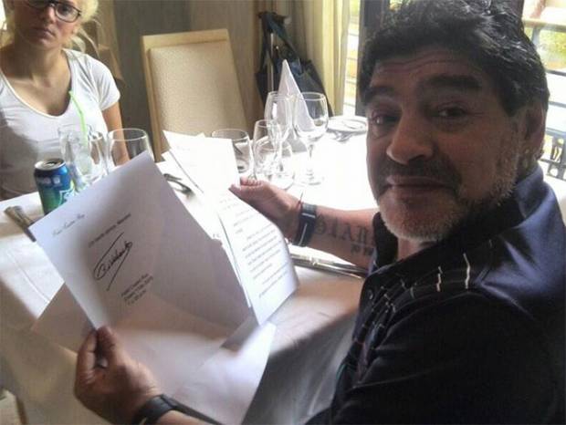 Fidel Castro envió carta de agradecimiento a Maradona