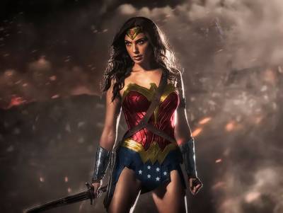 Critican a Gal Gadot, la nueva Wonder Woman, por tener senos pequeños