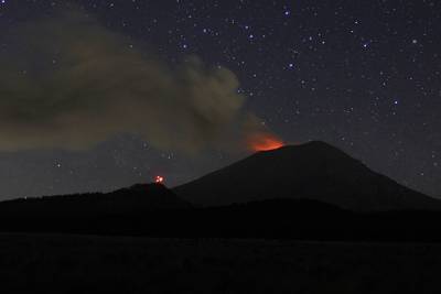 Cae ceniza en Puebla por explosiones del Popocatépetl; reabren aeropuerto