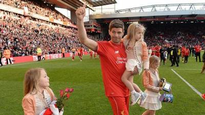 Steven Gerrard se despidió del Liverpool en Anfield