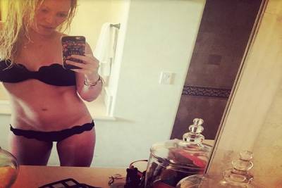 Hilary Duff regaló sensual selfie en Instagram