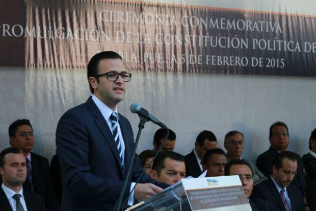 Piña Kurczyn, orador oficial en ceremonia del 98 aniversario de la Constitución